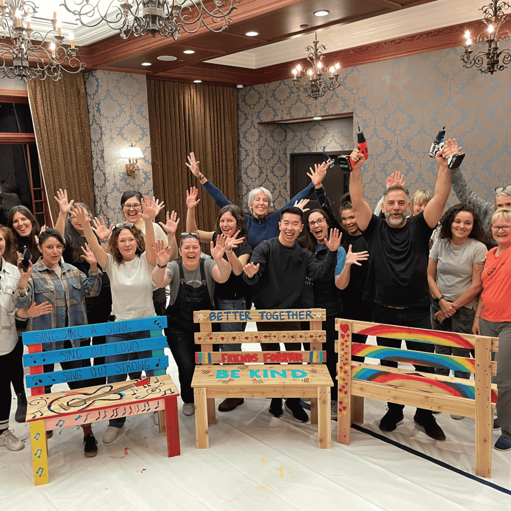 Buddy bench excited group from entreĢe square