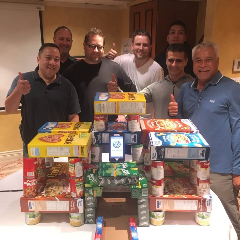 food-for-families-csr-team-building-02_VW_Build_Thumbs_Up_Hotel