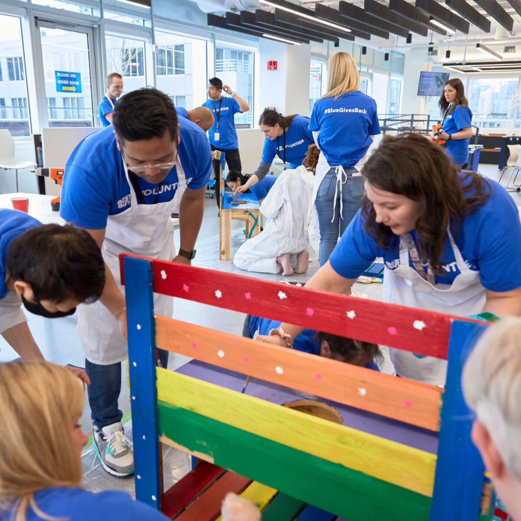 mudpie-kitchen-team-building-corporate_rainbow_bench_teamwork