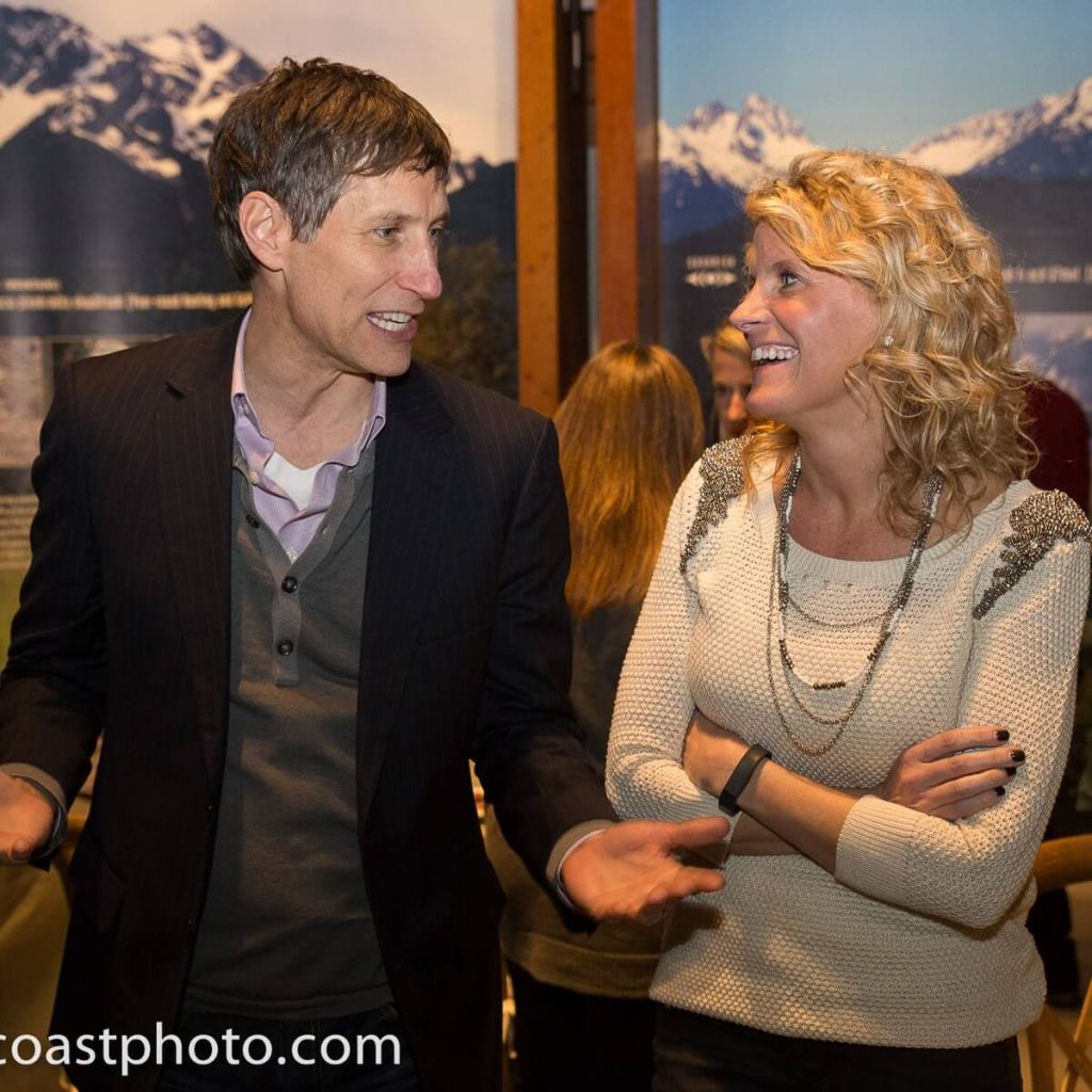 undercover-actors-surprise-reveal-corporate-event_04