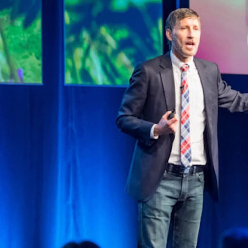roger-haskett-corporate-keynote-speaker_02_CIC16_EU_podium